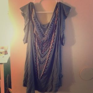 Open-shoulder t-shirt